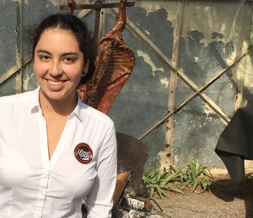 Integrante del equipo de Dulce Magia en un evento al aire libre