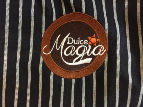 Delantal con el logo bordado de Dulce Magia